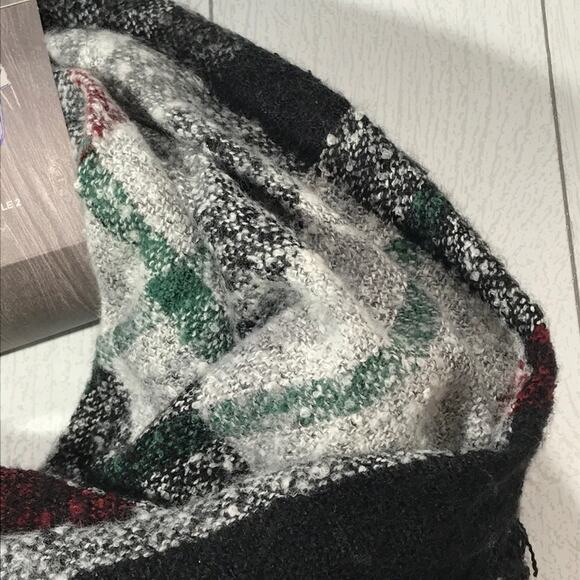 DAVID AND YOUNG Black Plaid Square Scarf  Stylish & Cozy  NWT - Picture 4 of 12